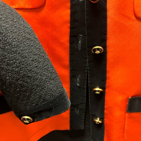 Chanel suit - Picture 7 of 8